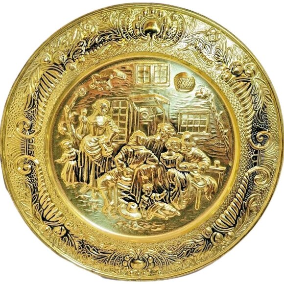 Vintage Peerage Brass Embossed Hanging Wall Plates - Made England - Picture 1 of 7